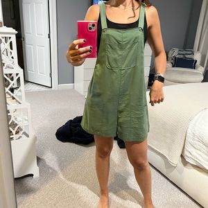 Elizabeth and James - 100% silk green overall shorts romper